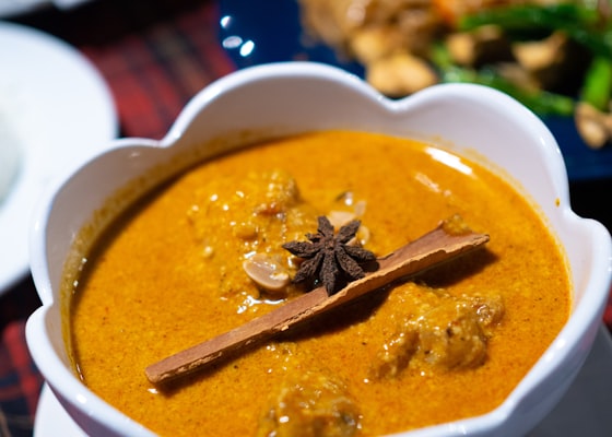 Bò Curry Massaman – Rindfleisch in Massaman-Curry mit Kokosmilch, Zimt und Sternanis