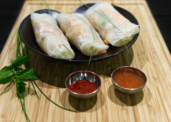 Gỏi Cuốn – frische Sommerrollen im Reispapier mit Kräutern