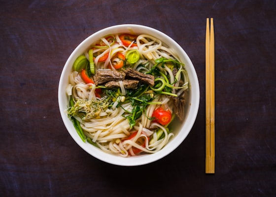 Phở Bò – Reisnudelsuppe mit Rindfleisch